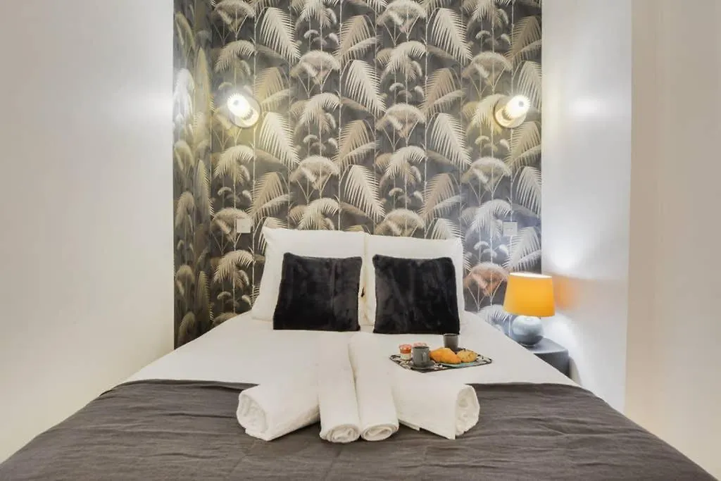 Amazing 10bed In The Heart Of Le Marais And Suprises...